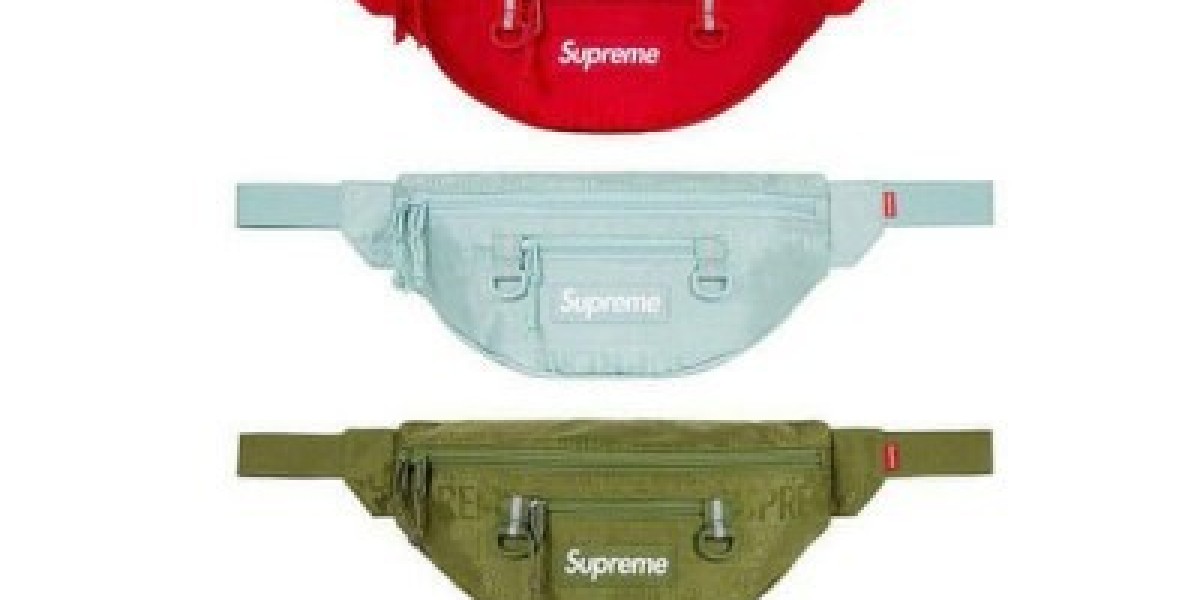 探索 Supreme 時尚配飾：腰包、小包與胸前包的魅力